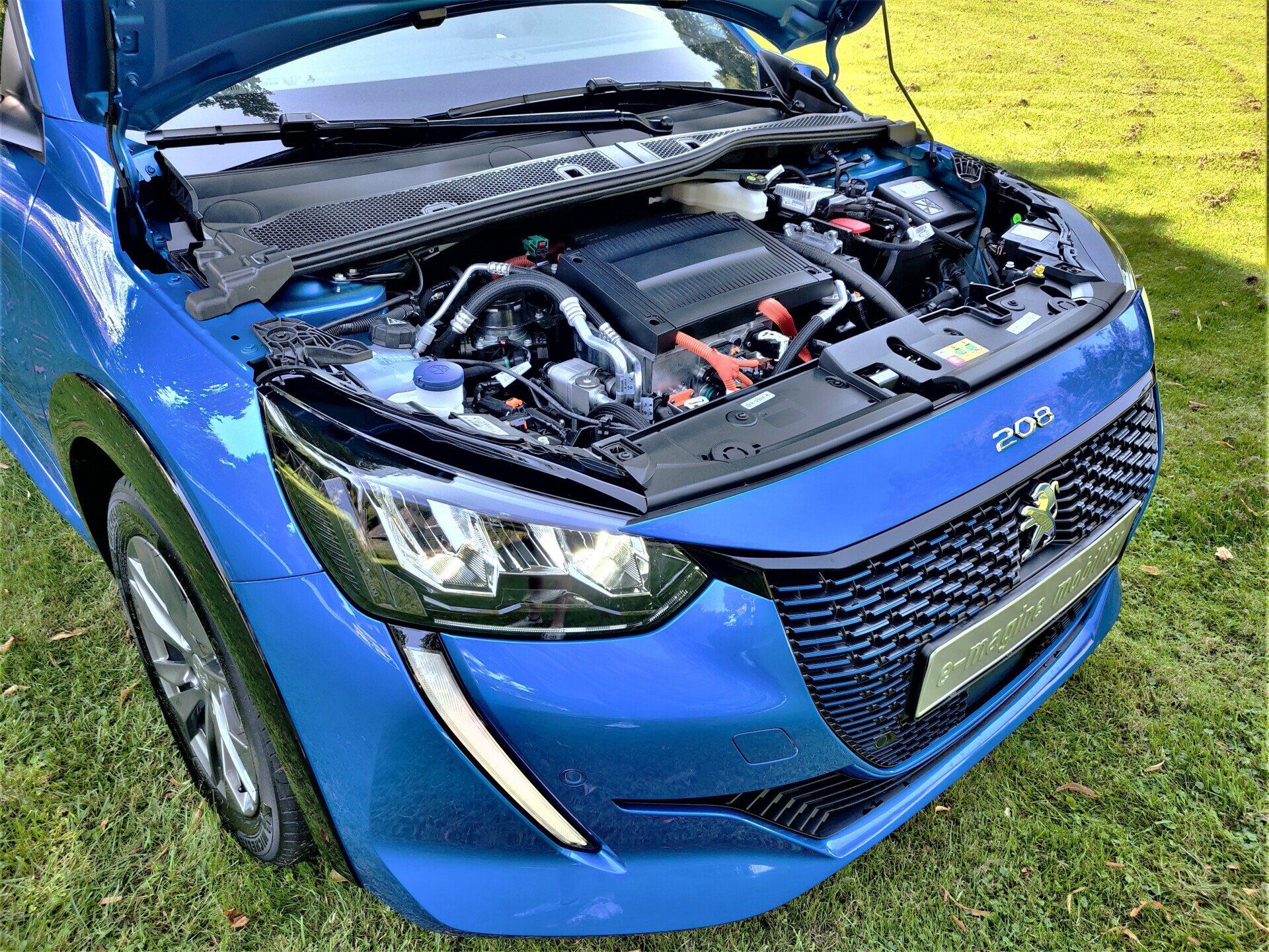 Peugeot e-208 motorkap