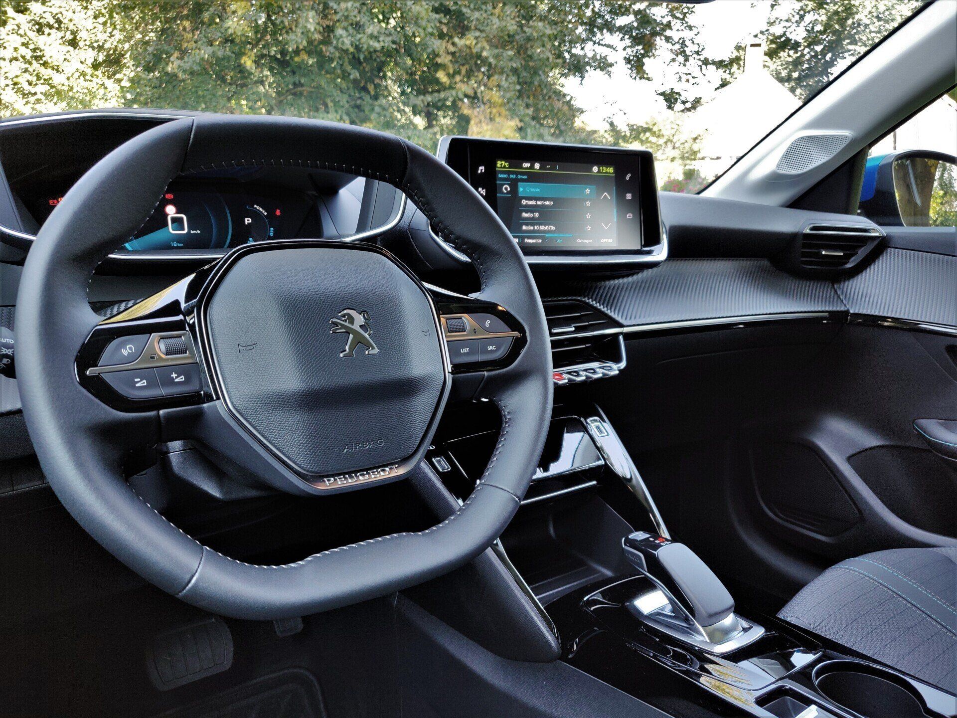 Peugeot e-208 interieur