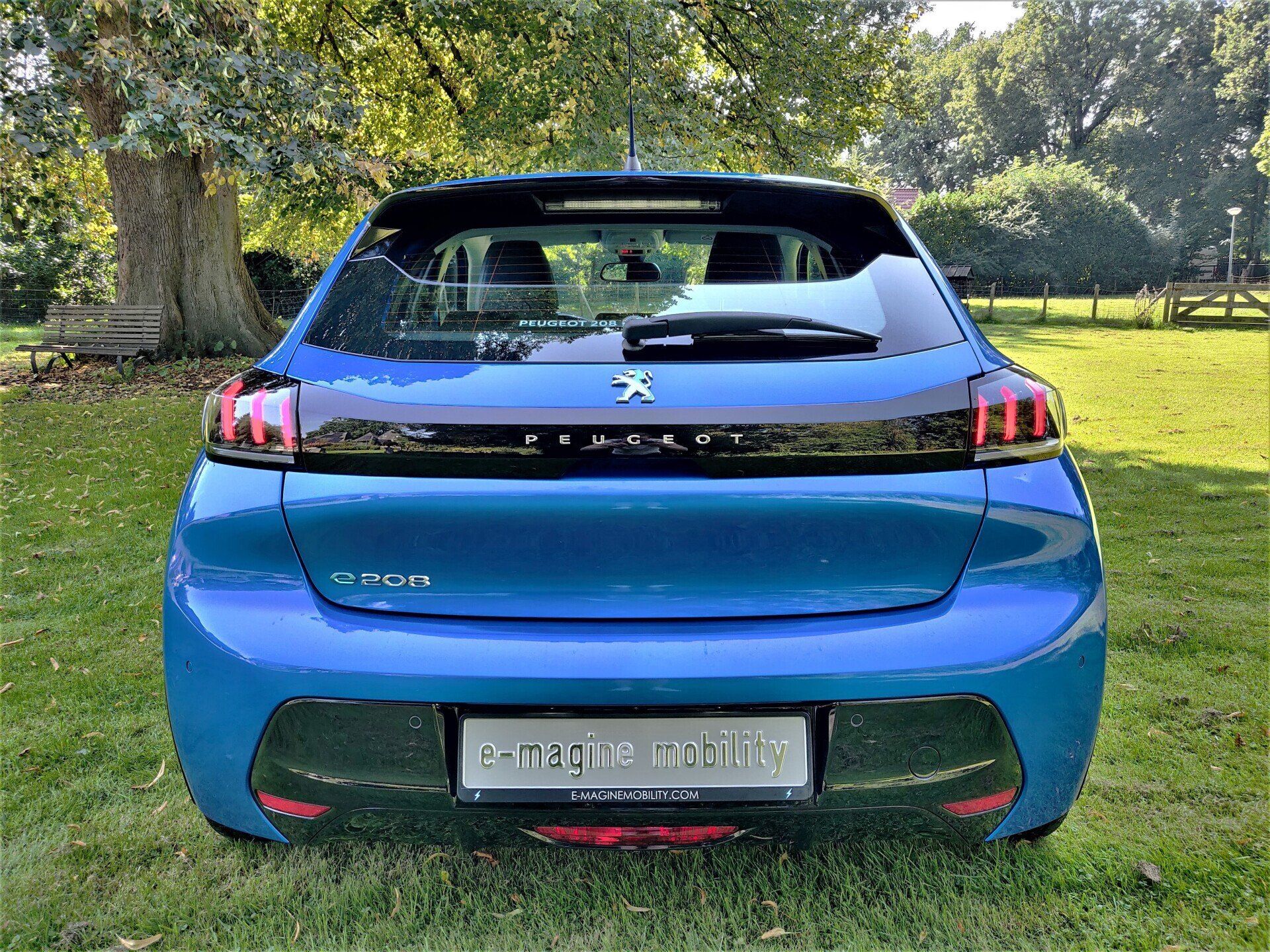 Peugeot e-208 exterieur e-magine mobility