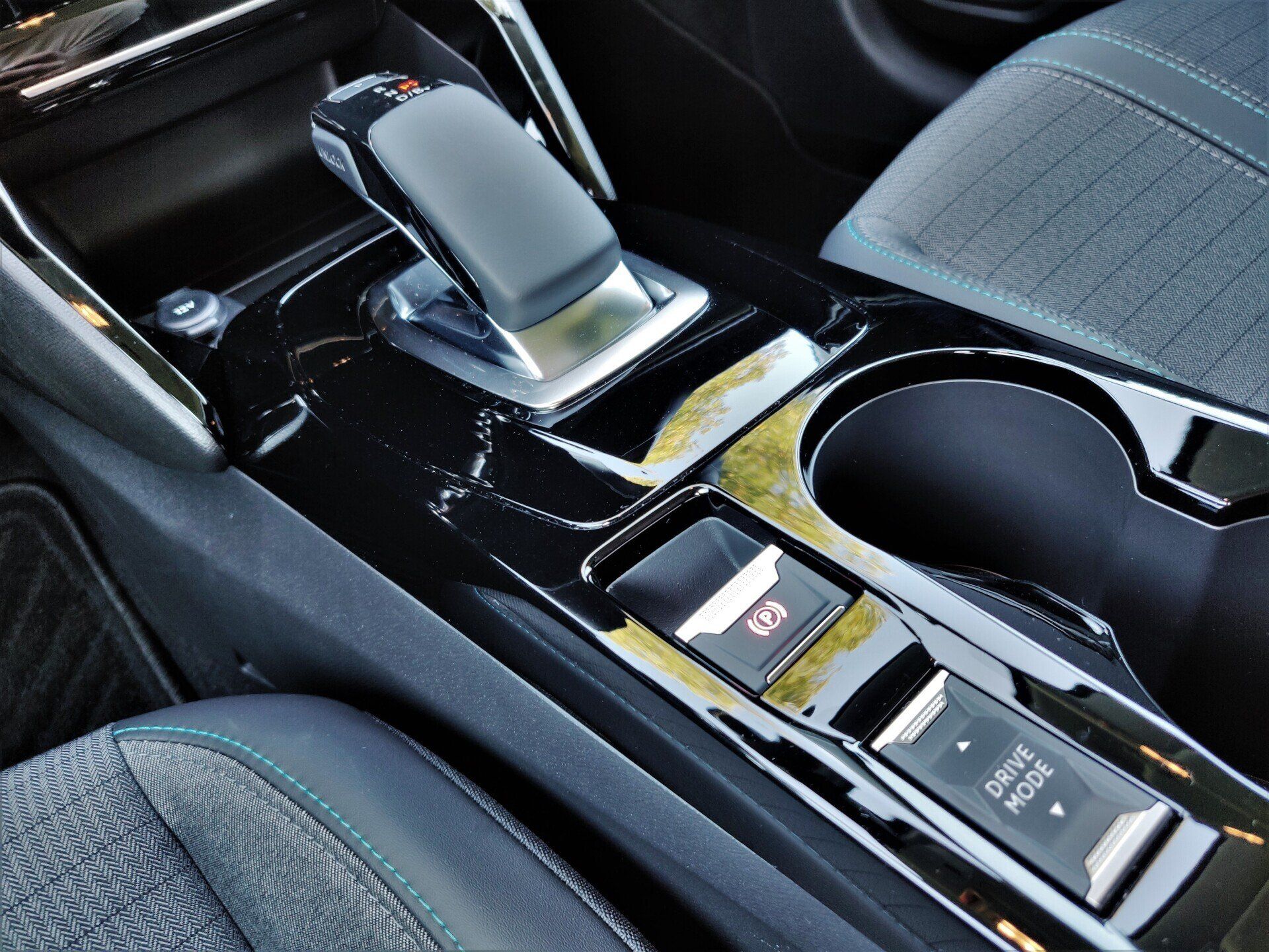Peugeot e-208 interieur