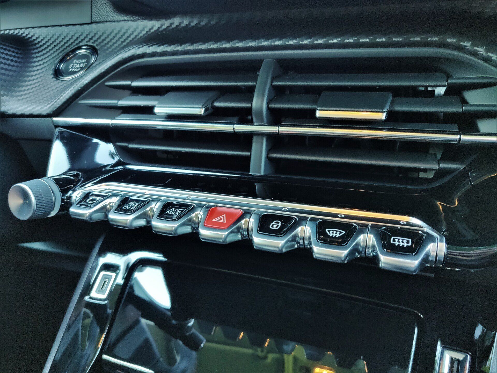 Peugeot e-208 interieur