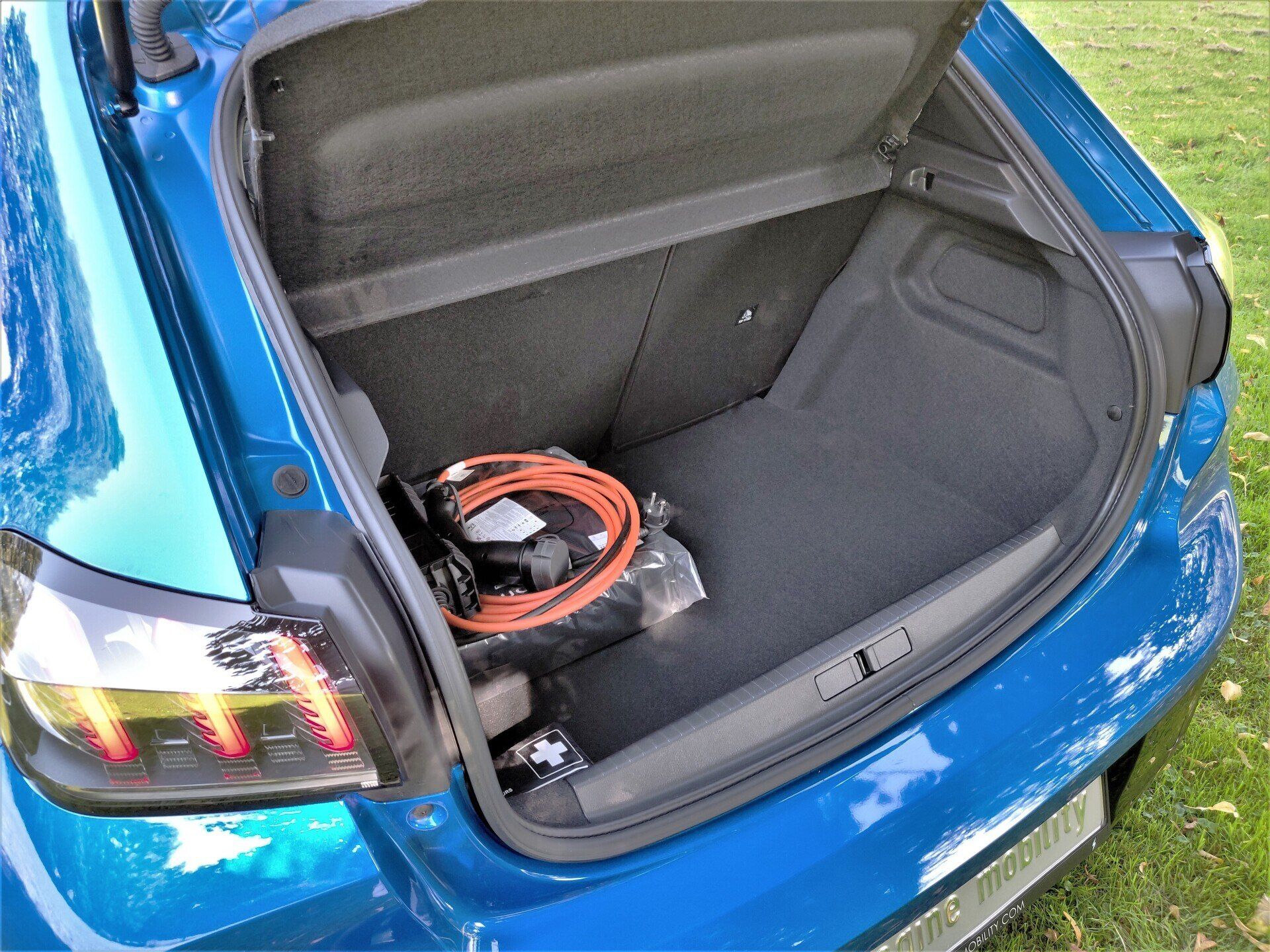 Peugeot e-208 kofferbak
