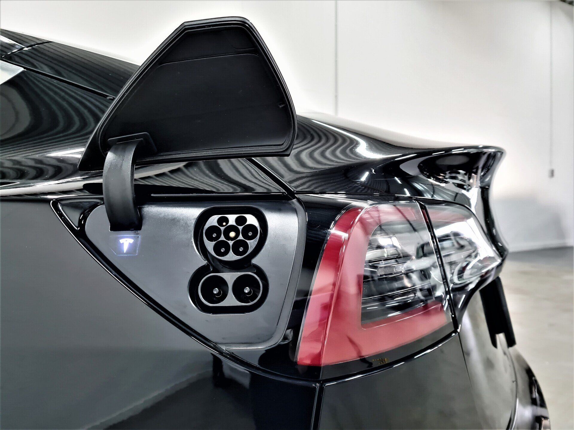 Tesla Model 3 Long Range Dual Motor AWD