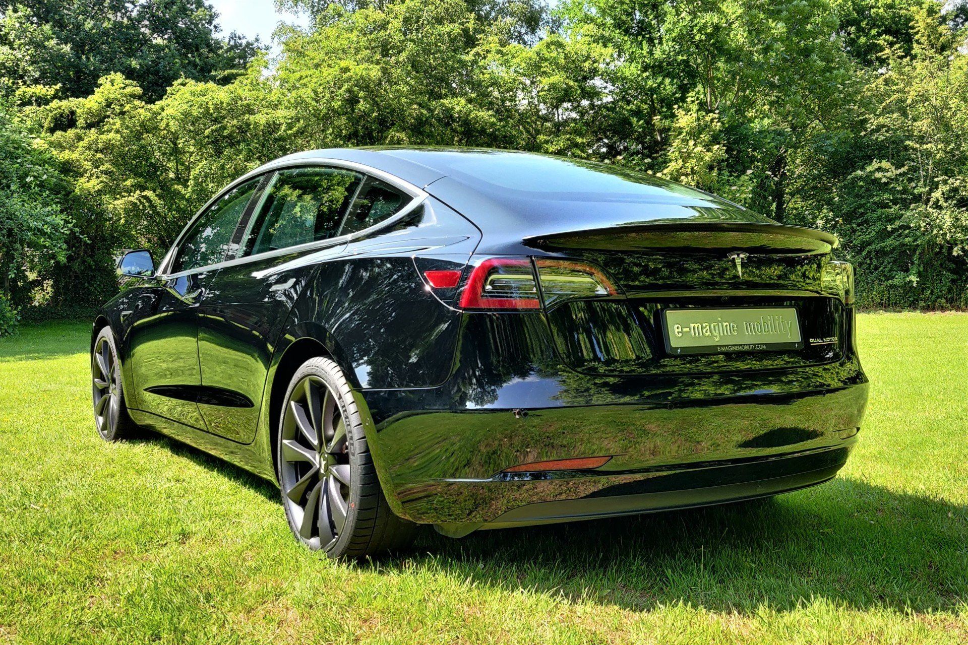 Tesla Model 3 Performance e-magine mobility