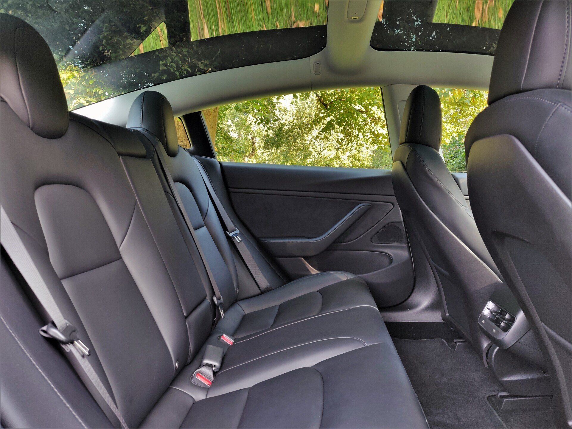 Tesla Model 3 achterbank