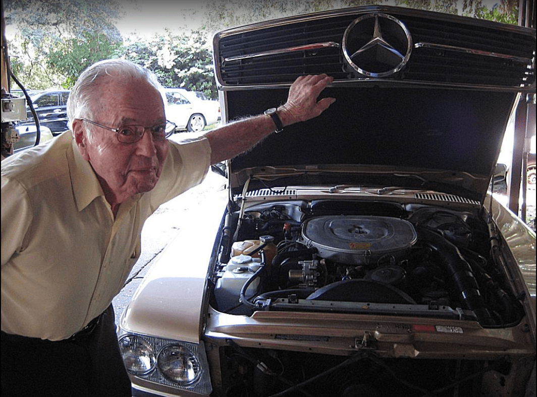 Happy mechanic - Mercedes repairs in Tampa, FL Happy mechanic - Mercedes repairs in Tampa, FL