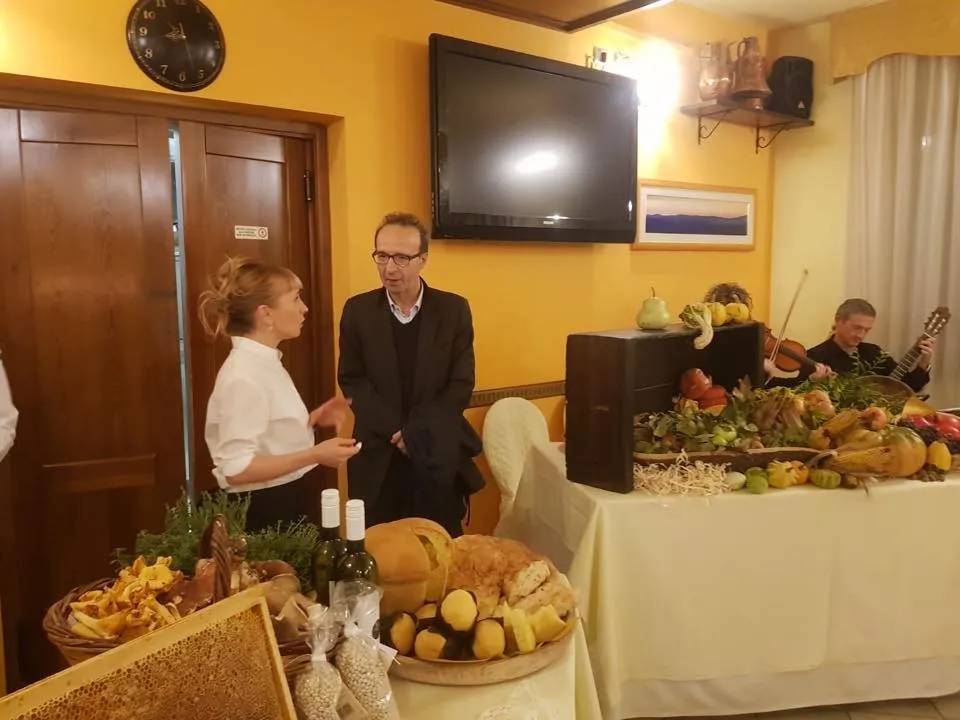 Roberto Benigni con sommelier