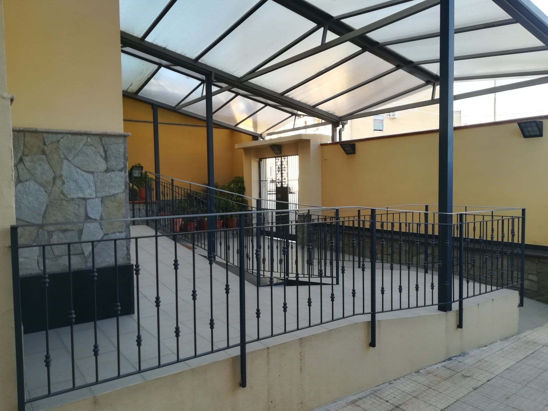 Scale in ferro