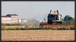 Lavori agricoli con le macchine