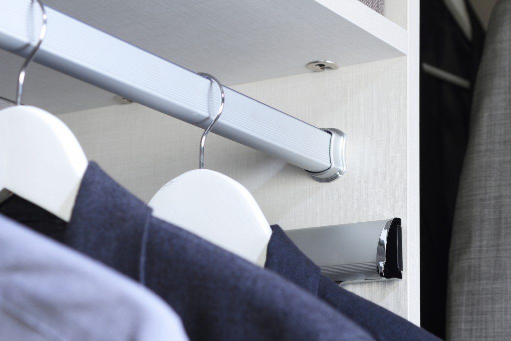 Signature Hanging Pole