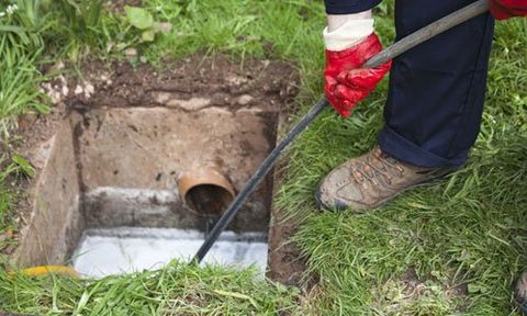 an expert cleaning drainage system