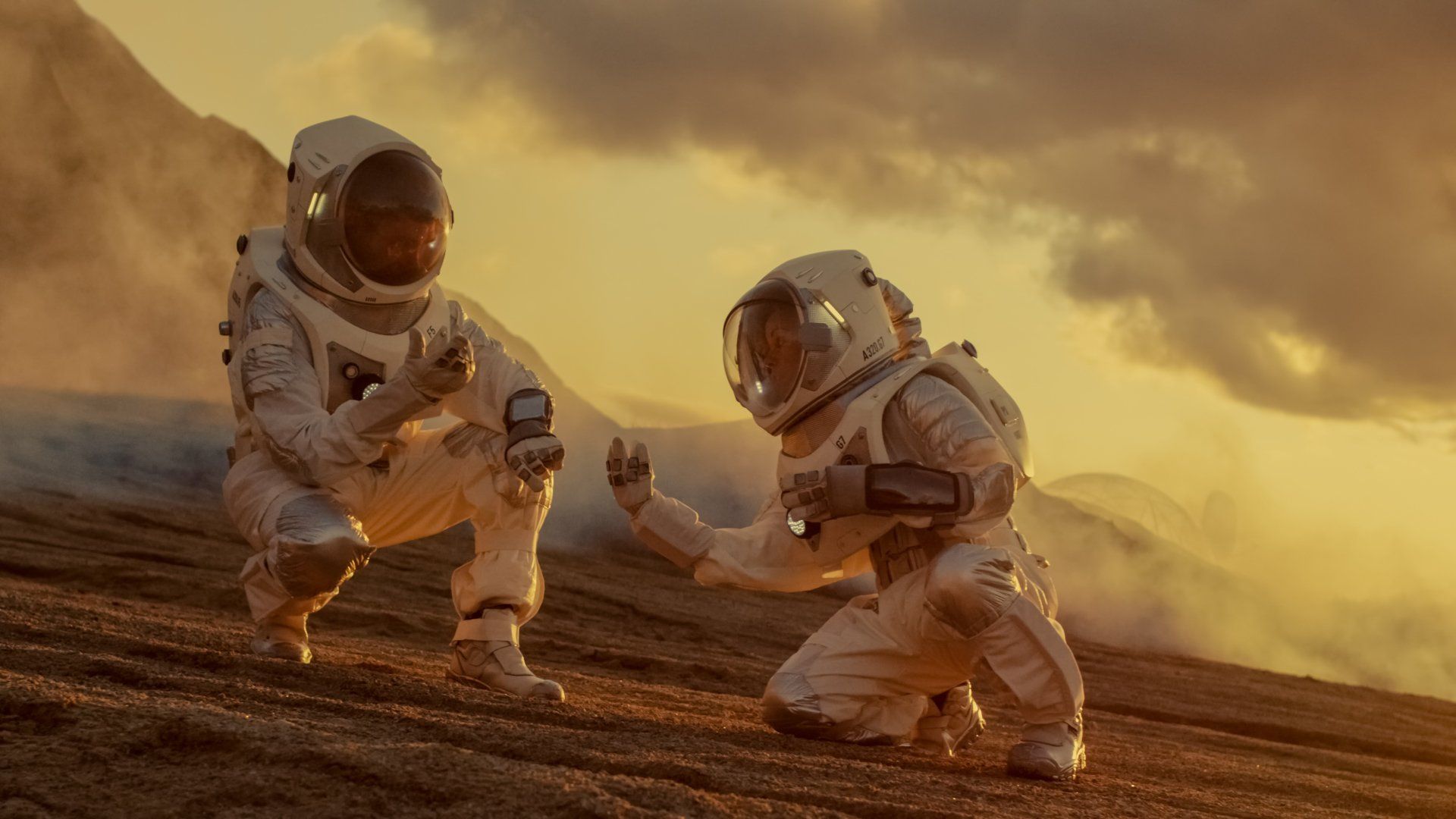 deux cosmonautes sur mars