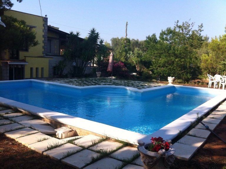 Piscina con gradini