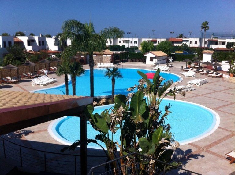 Piscina albergo