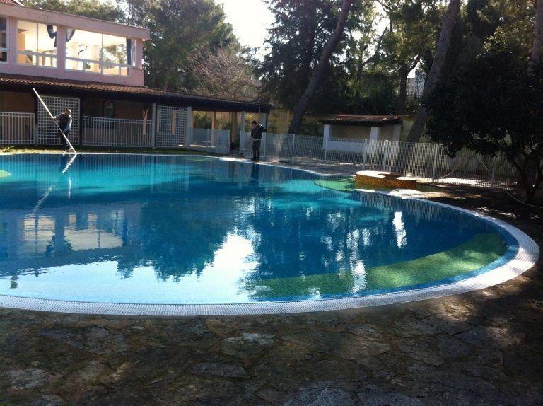 Piscina a sfioro