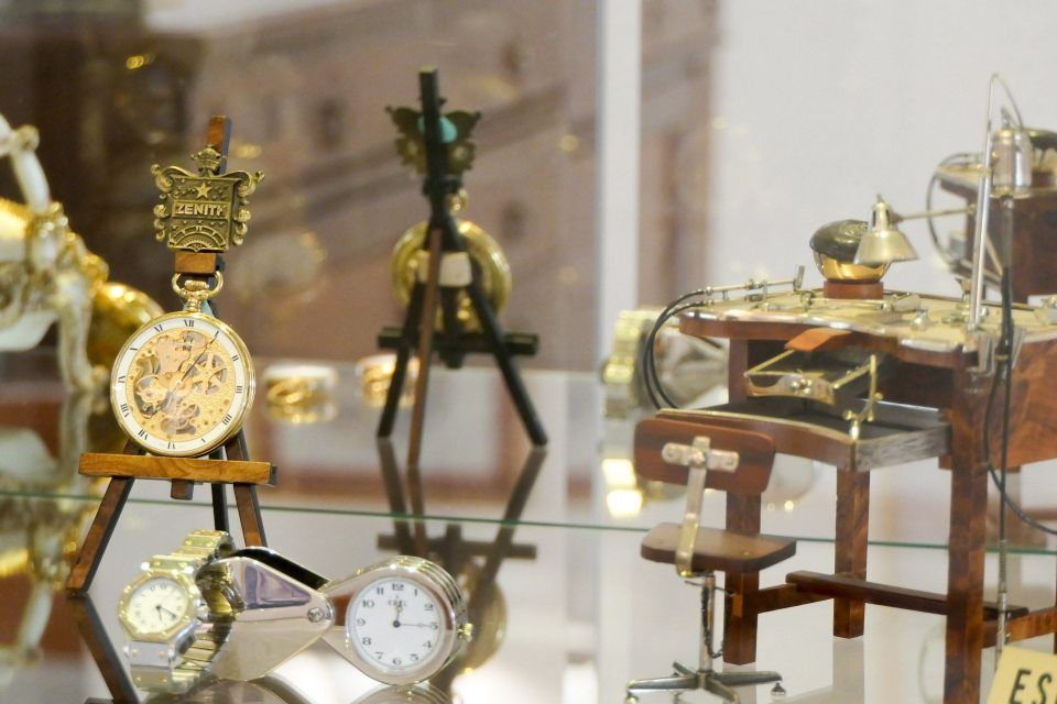 show clocks