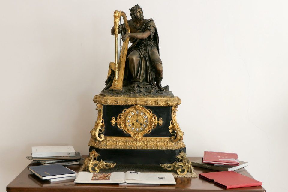 table clock with statue