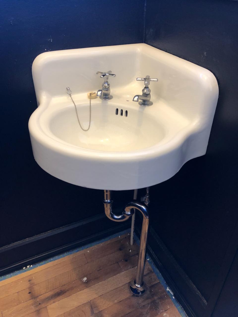 image-1555445-corner_sink_installed.jpg