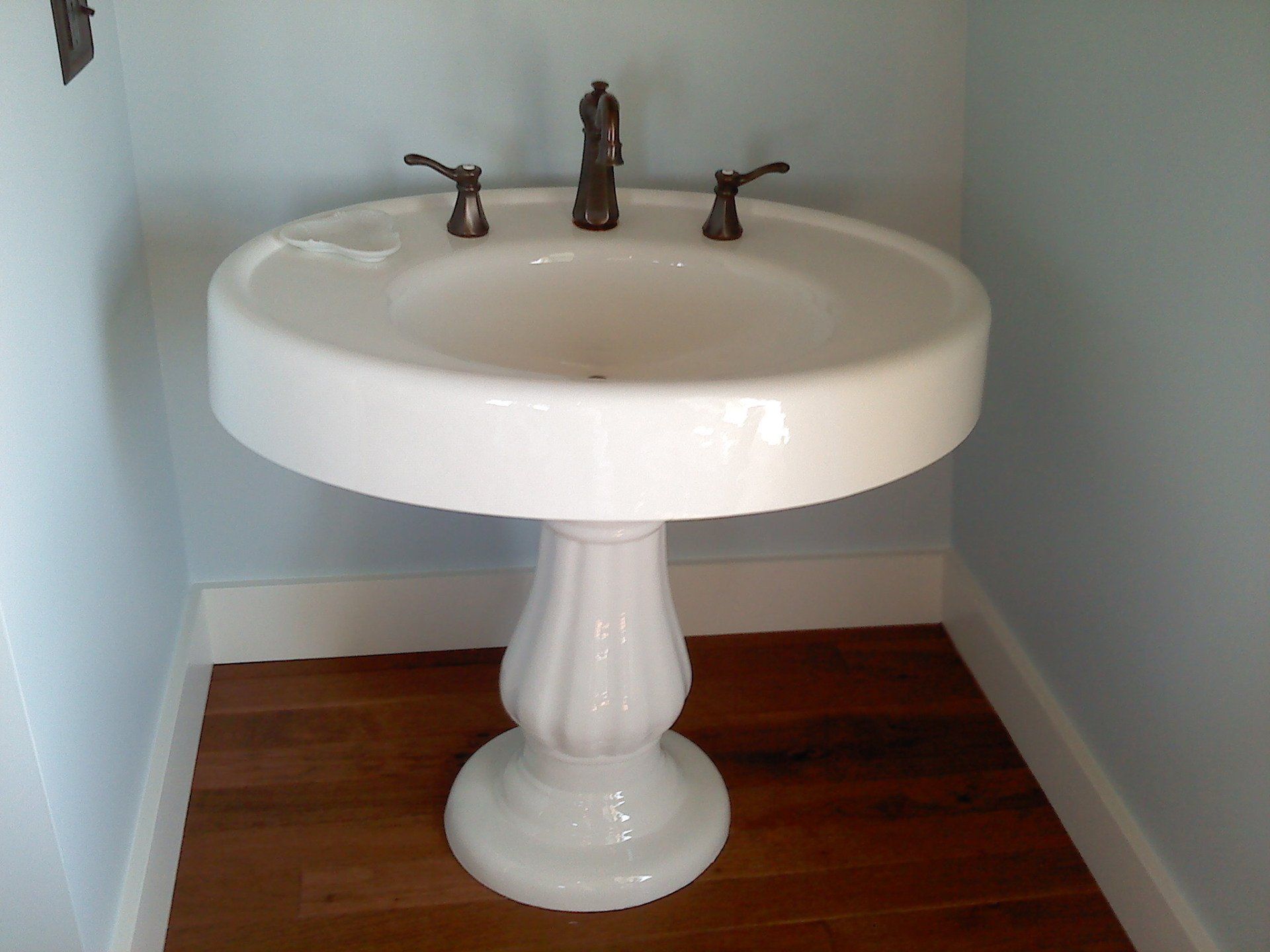 image-38576-oval ped sink.jpg?1456457038793