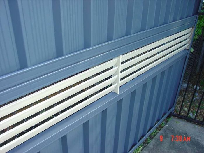 Blue slats — Gates Darwin in Pinelands, NT