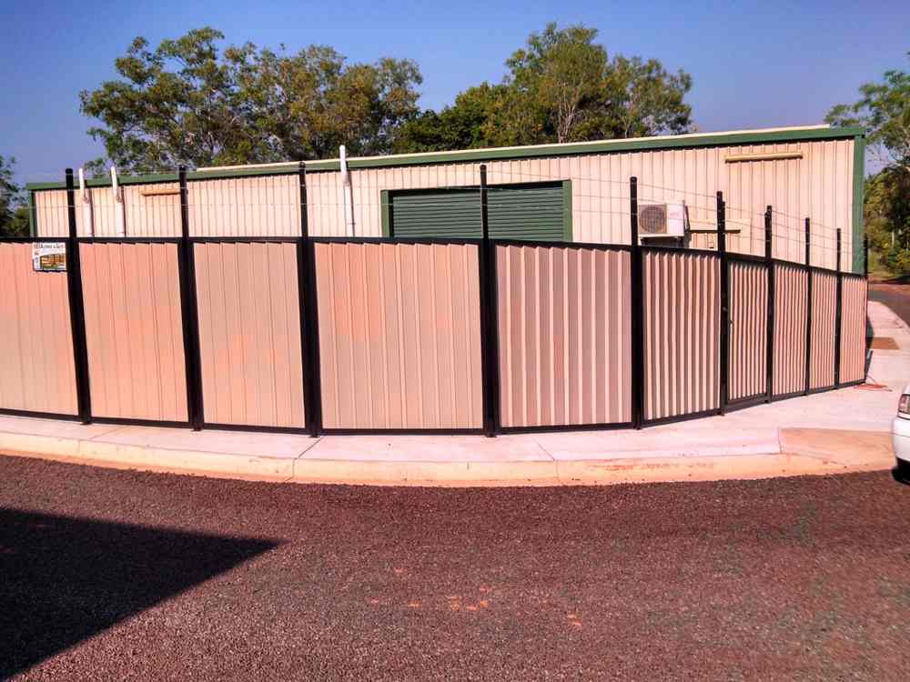 Long road slats — Gates Darwin in Pinelands, NT