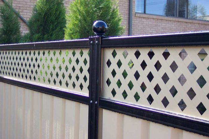 White slats — Gates Darwin in Pinelands, NT