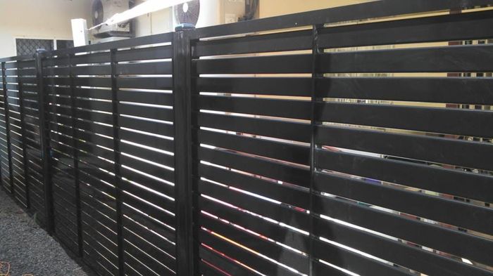 Black slats flat — Gates Darwin in Pinelands, NT