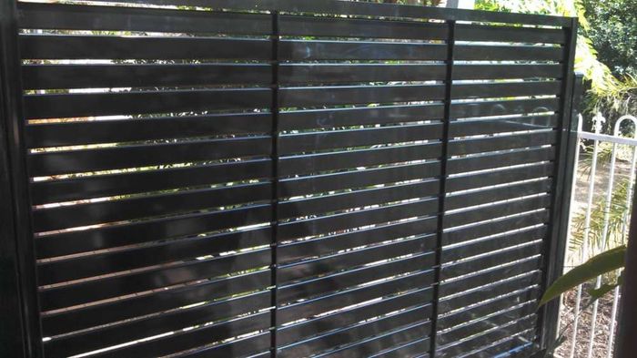 Black slat gate — Gates Darwin in Pinelands, NT