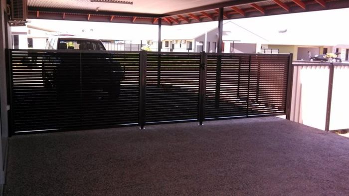 Long black slat — Gates Darwin in Pinelands, NT