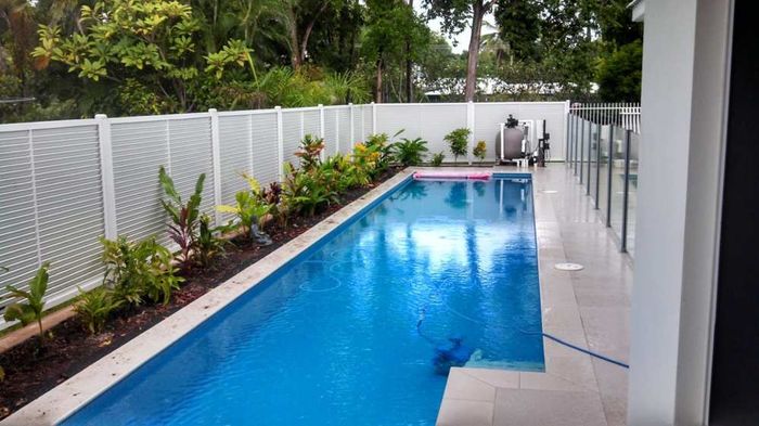 Swimming pool — Gates Darwin in Pinelands, NT