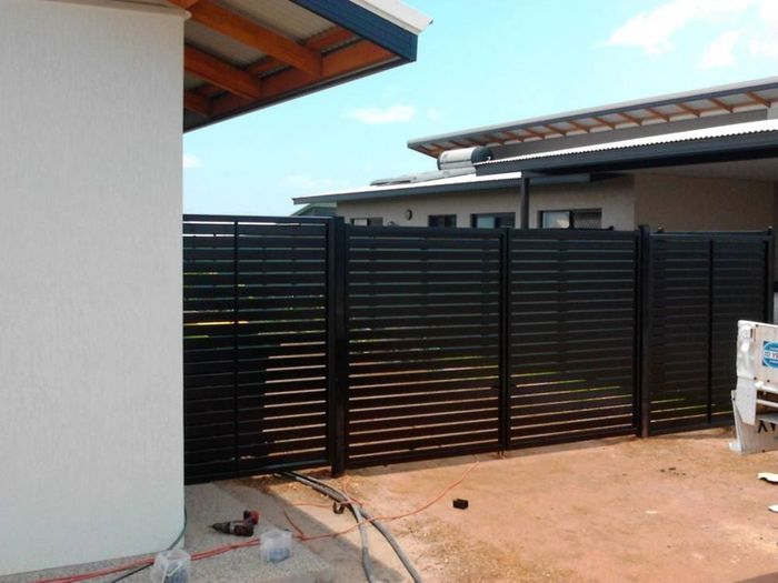 Slat gate house — Gates Darwin in Pinelands, NT