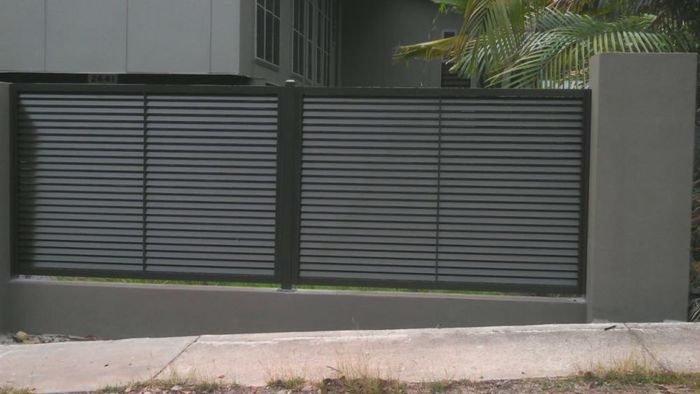 Strong black gate — Gates Darwin in Pinelands, NT