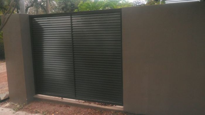 Home black slats — Gates Darwin in Pinelands, NT