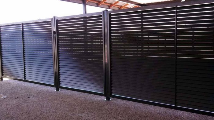 Black gate — Gates Darwin in Pinelands, NT