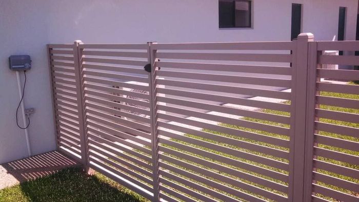 Slats white — Gates Darwin in Pinelands, NT