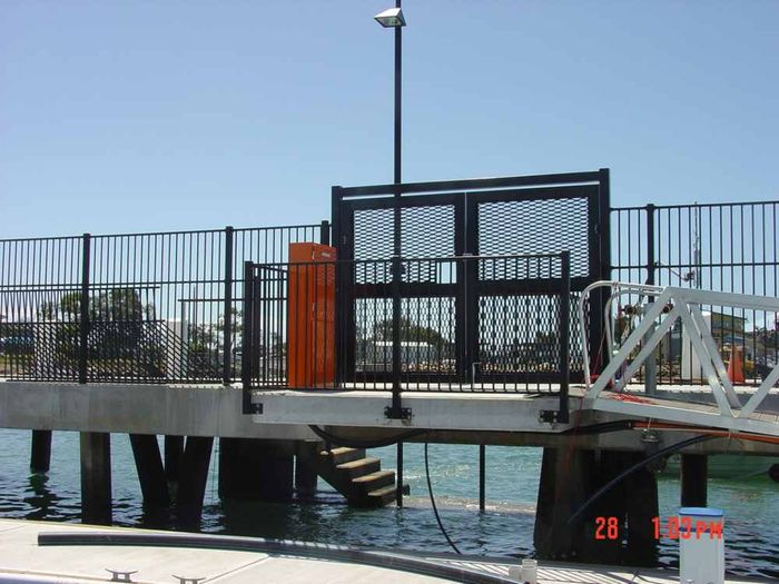 Shore gate fence — Gates Darwin in Pinelands, NT