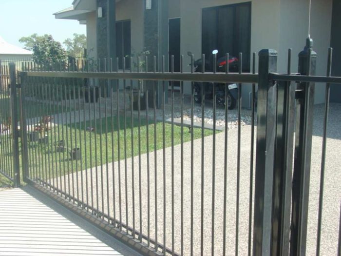 Black fenced house — Gates Darwin in Pinelands, NT