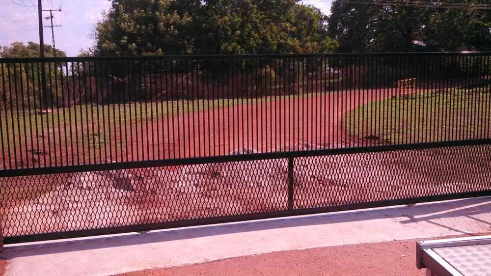 See-through gate — Gates Darwin in Pinelands, NT