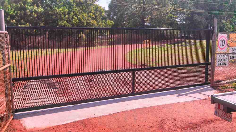 Long gate — Gates Darwin in Pinelands, NT