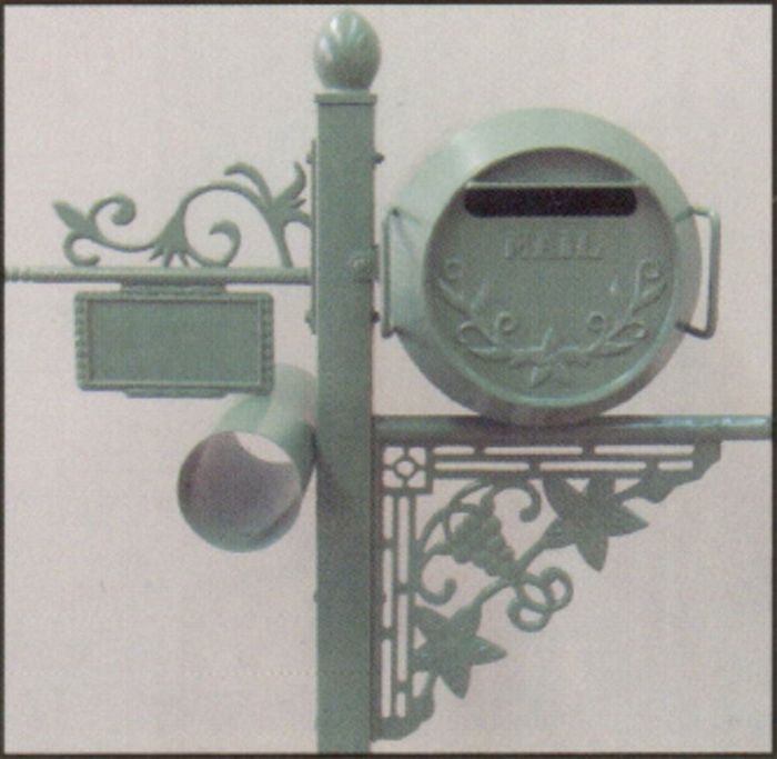 Green letterbox — Gates Darwin in Pinelands, NT