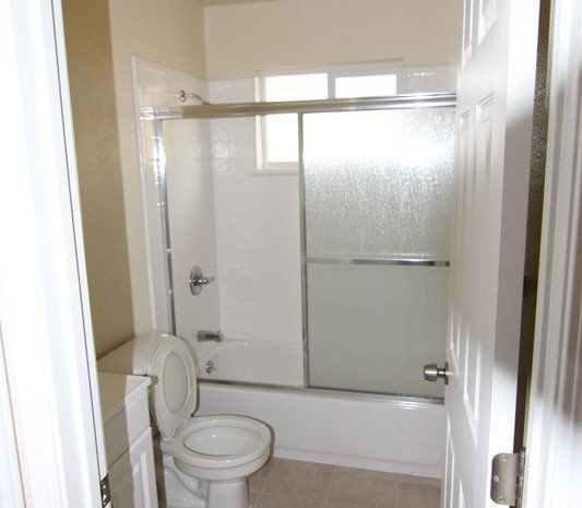 Agate Apartments Bathroom