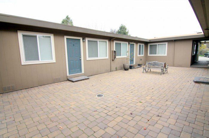 Agate Apartments Courtyard