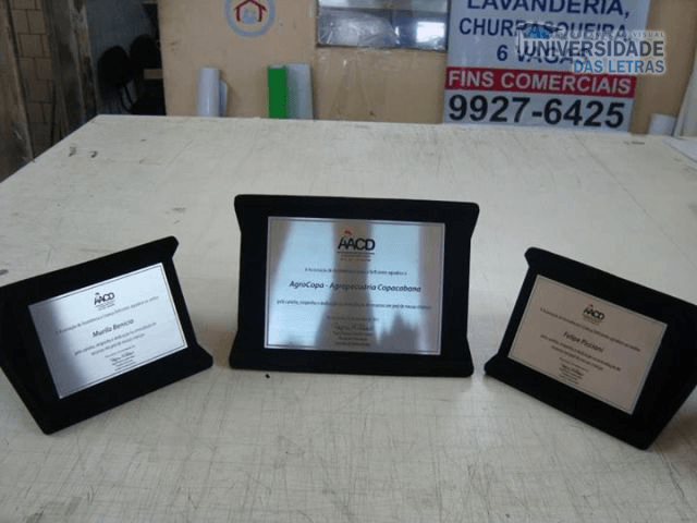 placa de homenagem