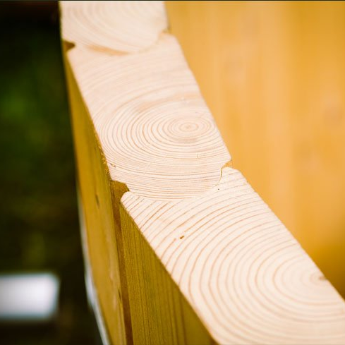 Et nærbillede af et stykke thermoWood