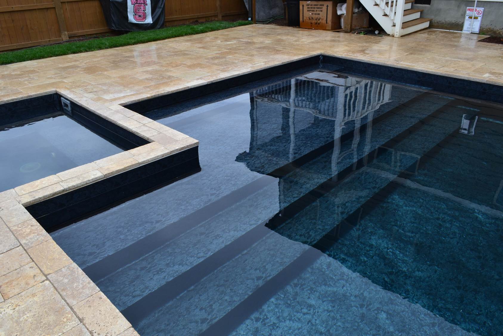 a swimming pool with a sign that says ' no diving ' on it