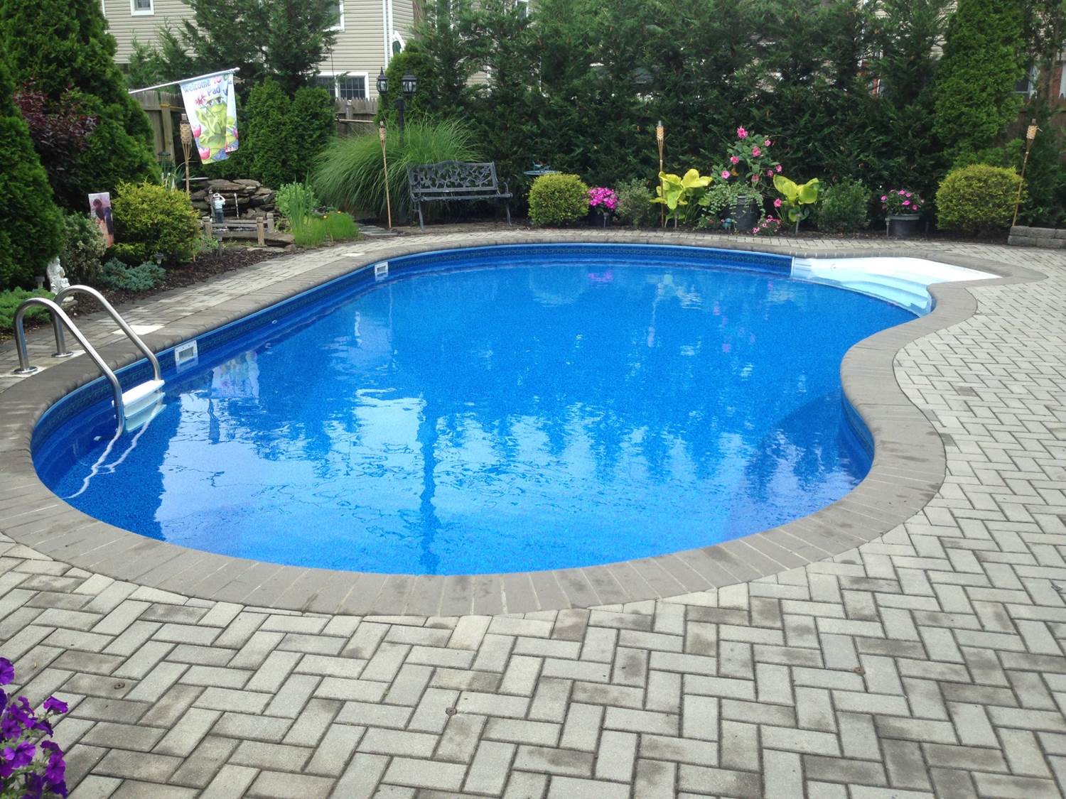 a swimming pool with a flag that says ' i love you ' on it