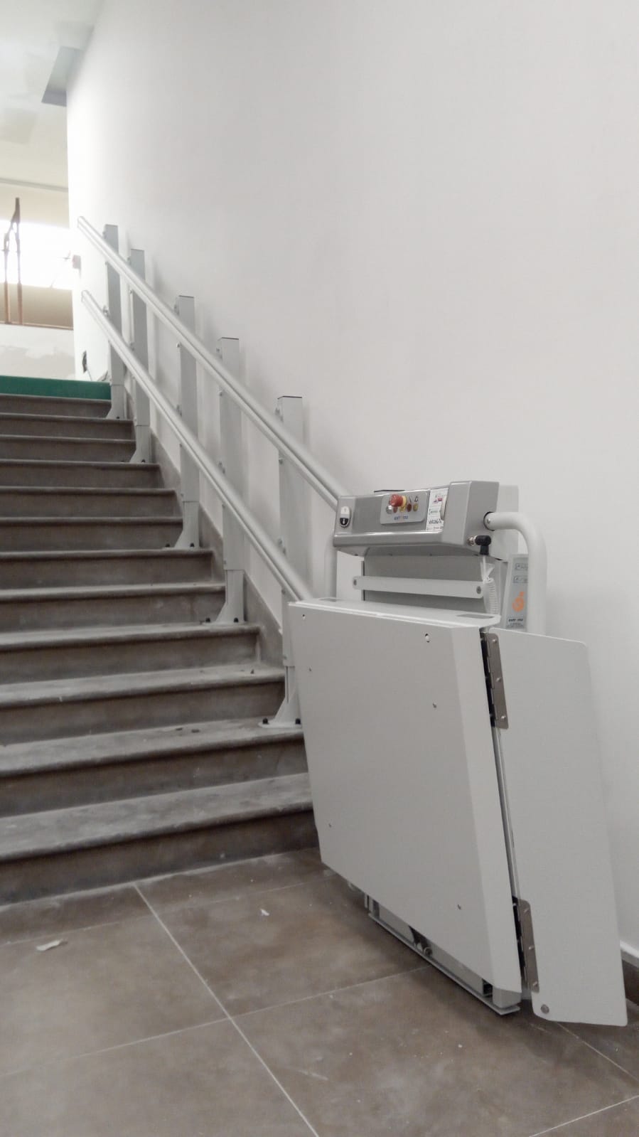 montascale a pedana per scale dritte