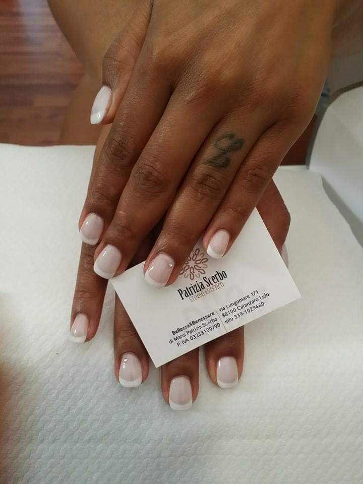 mani dopo un trattamento per le mani
