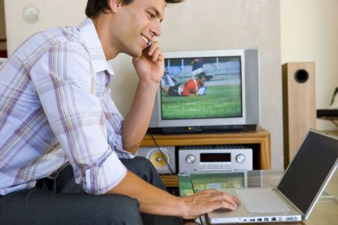 Man contacts expert in TV satellite installation in Dunedin
