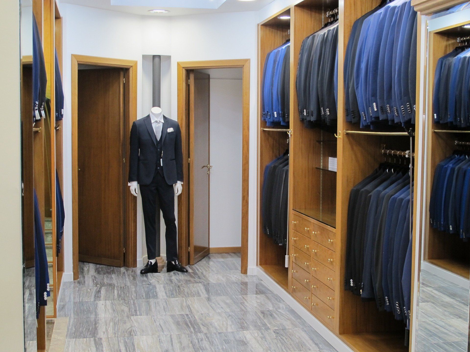 SHOWROOM 4